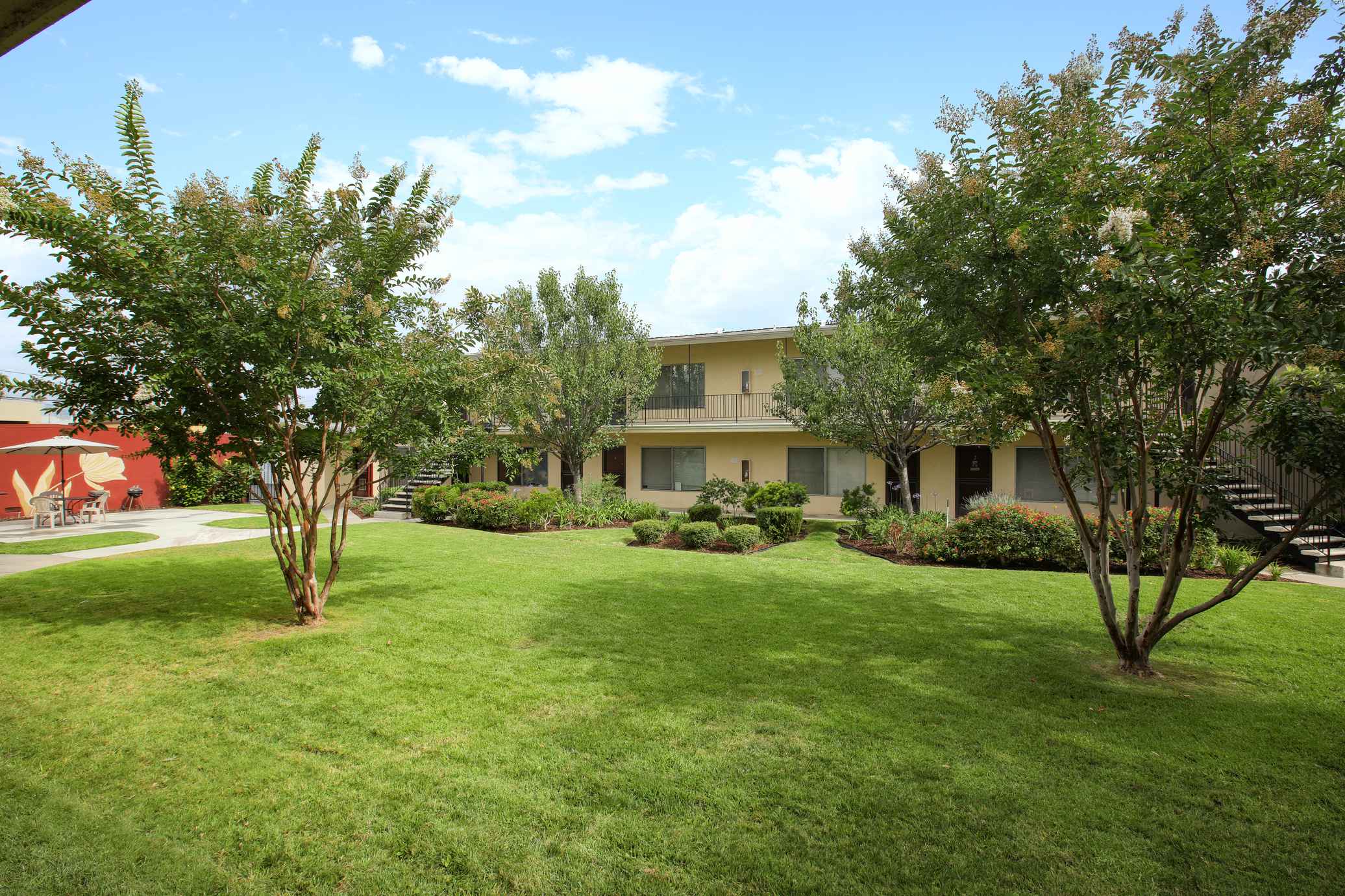Dresden Place lush green courtyard and landscaped grounds